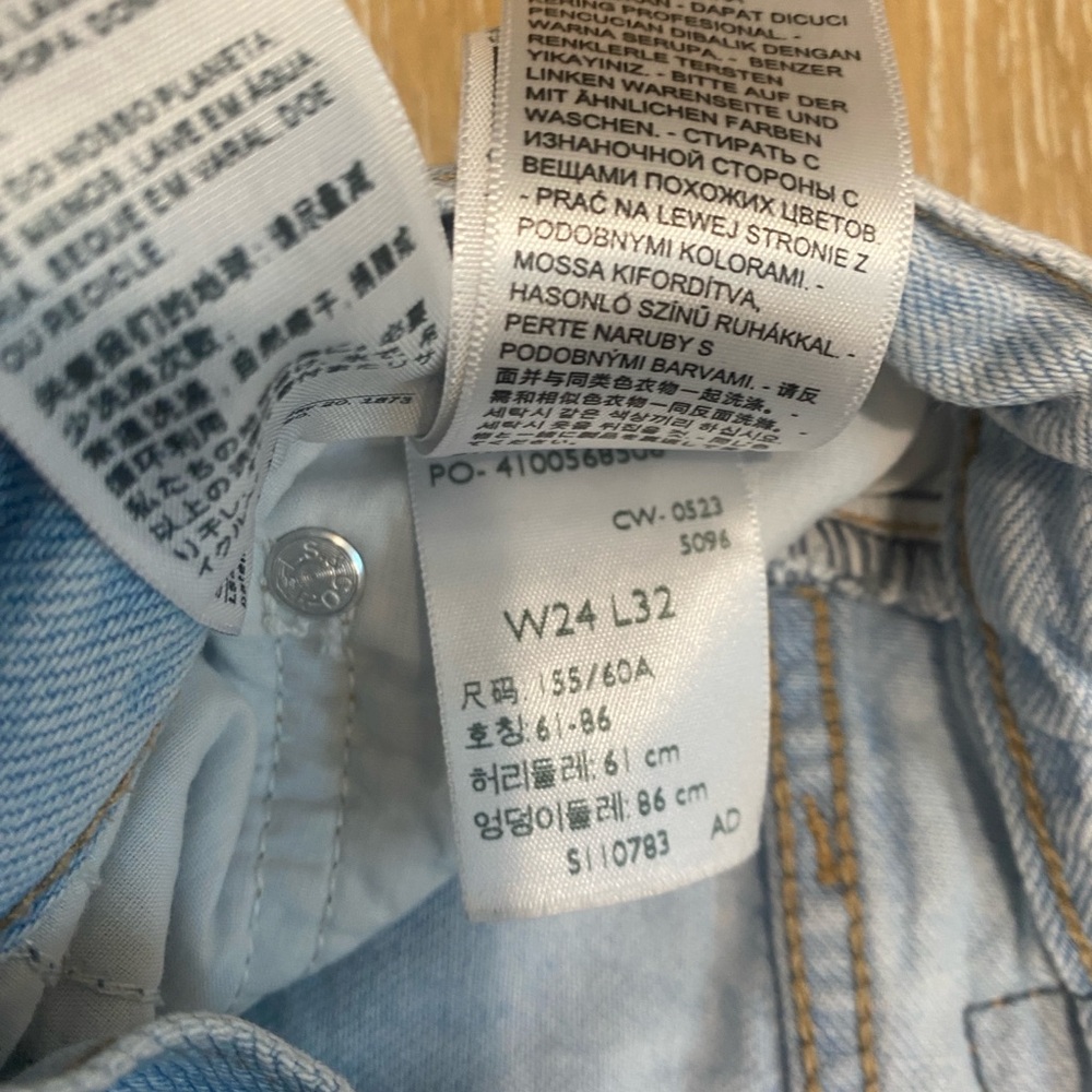 Levi's High Rise Jeans - Picture 7 of 7
